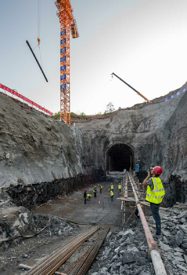 2018年3月29日黃家灣水利樞紐工程-導(dǎo)流洞施工現(xiàn)場。攝影 楊良強(qiáng) (1)_好圖看看.jpg